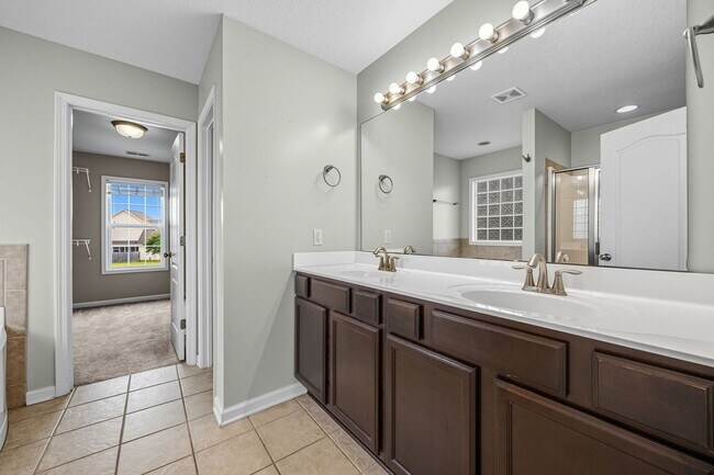 Building Photo - Welcome to Carolina Plantations!