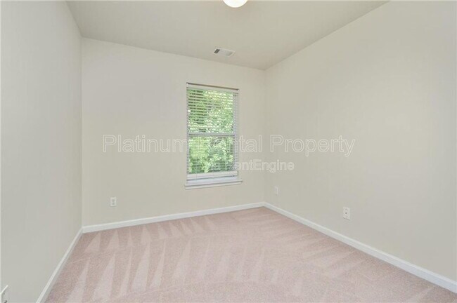 Building Photo - 2886 Ridgeview Dr