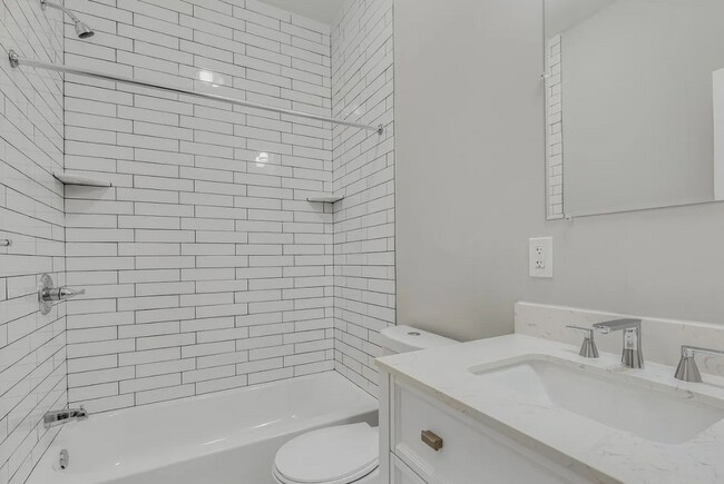 Building Photo - 410 Diamond St
