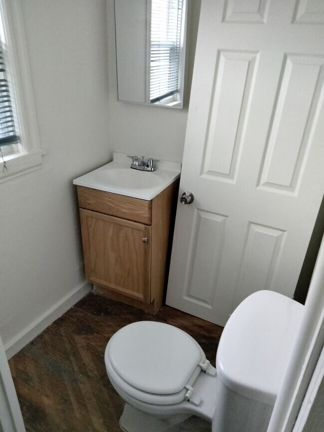 Building Photo - 3 Bedroom/1.5 Bathroom House in Allentown!