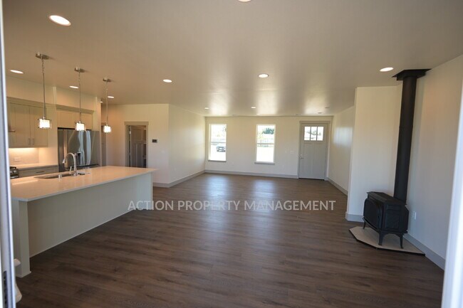 Building Photo - Beautiful no-step entry 3 bed 2 bath home in Sequim
