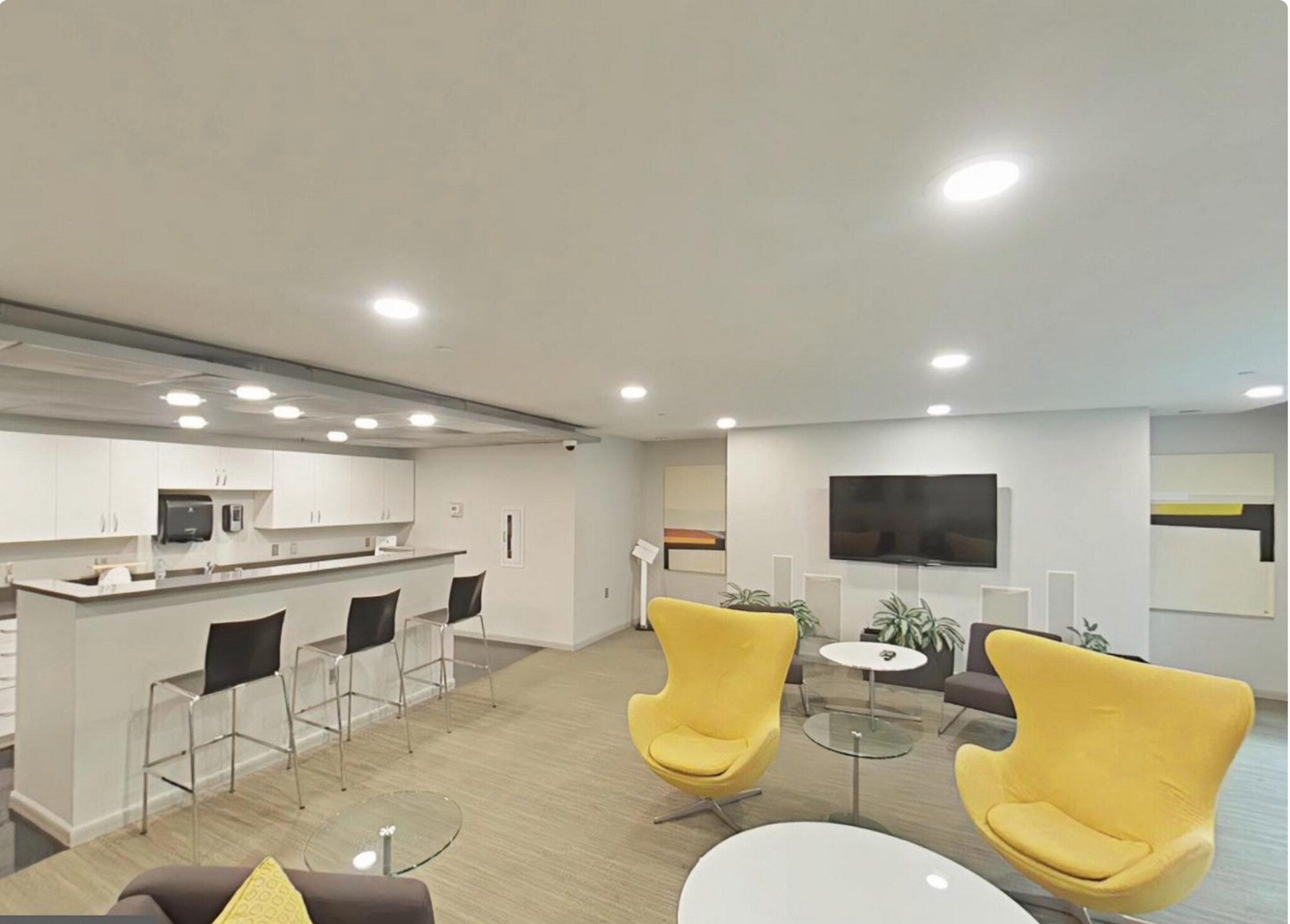 Building Lounge - 1300 N St NW