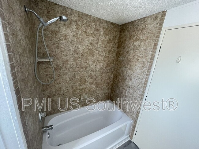 Building Photo - 1410 Mohave Cir