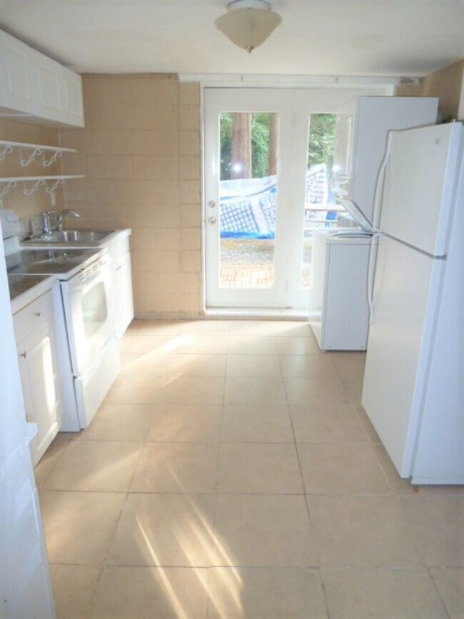 Building Photo - Large Duplex home with giant deck, parking, in quiet neighborhood, Available in June