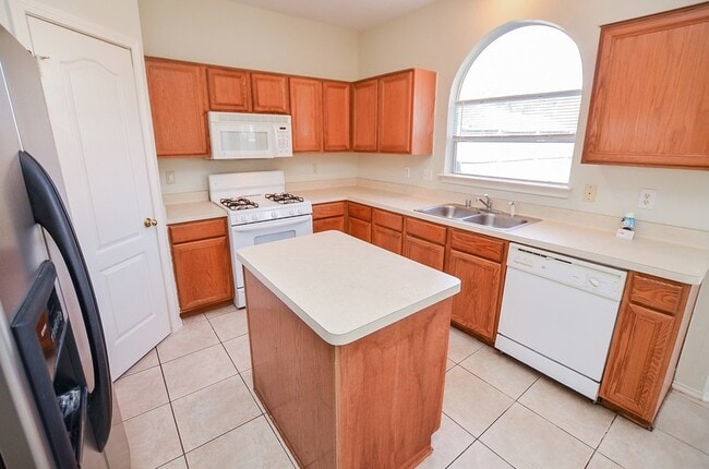 Building Photo - 21210 Woodland Green Dr