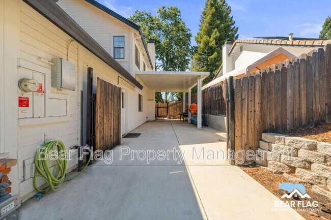 Building Photo - 1601 Wyndham Way