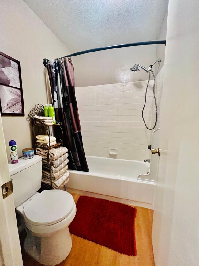 Building Photo - 2600 S White Mountain Rd