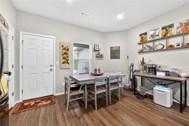 Building Photo - 967 E Sparrow Cir
