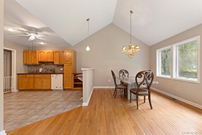 Building Photo - 19 Rockledge Rd