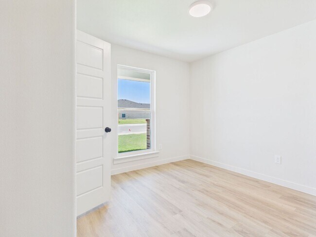 Building Photo - Great 2 Bedroom in West Plains District