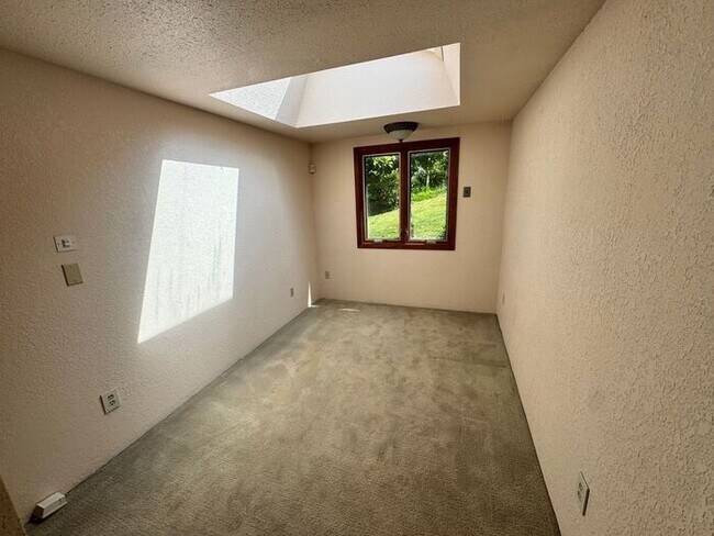 Building Photo - Gravelly Lake Waterfront 4 Bedroom Home in...