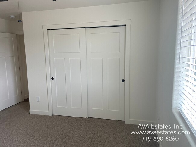 Building Photo - 970 S Coral Pl