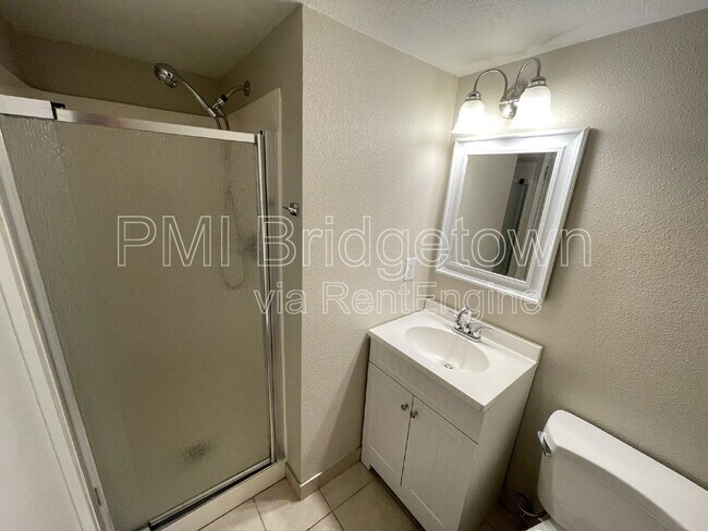 Building Photo - 15300 SE Lee Ave