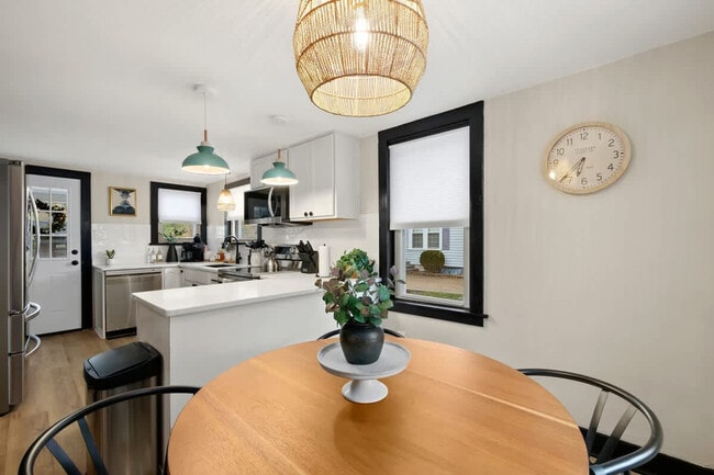 Building Photo - 303 E Washington St