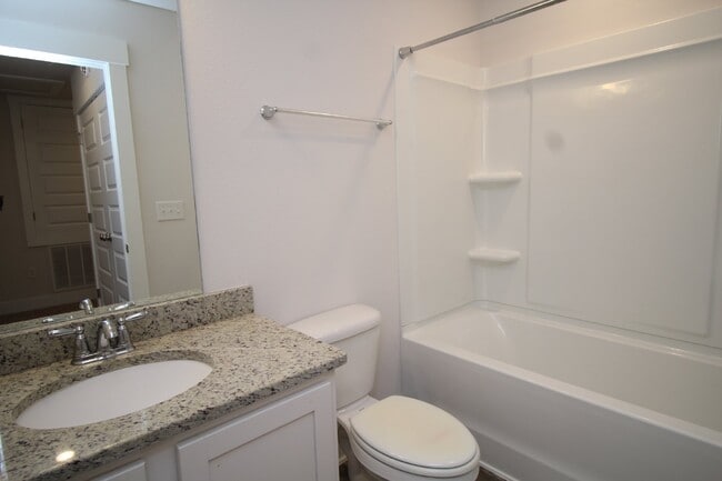 Building Photo - Spacious 3BR/2.5BA Townhome with 1-Car Garage in Admiral’s Quarters—Pool, Dog Park, Near 9 Mile R...