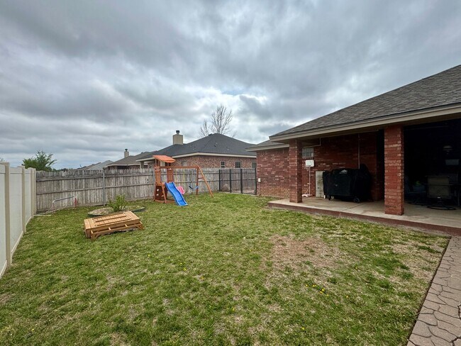 Building Photo - 3313 Northglen Dr