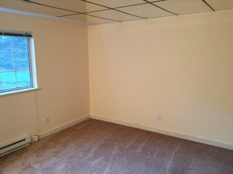 Building Photo - 16817 Larch Way