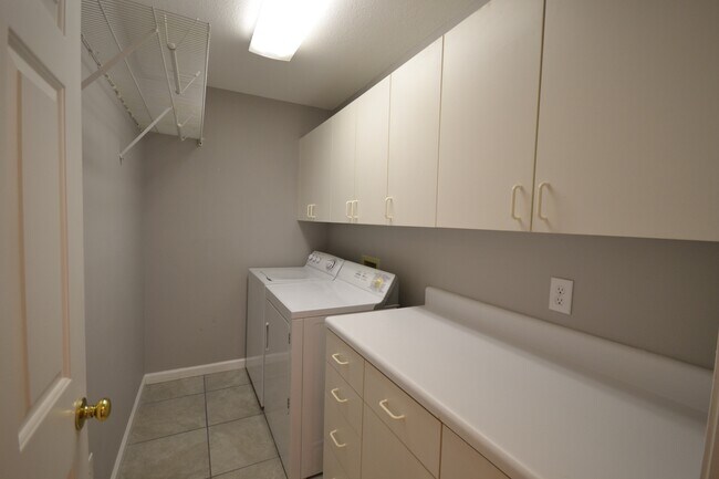 Building Photo - 100 Hyde Ave