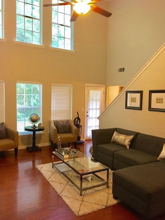 Building Photo - 1380 Gates Cir SE