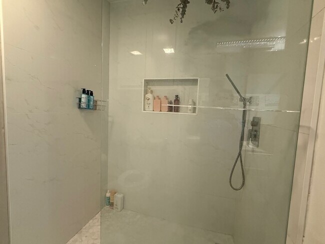 Building Photo - 8211 Katy Fwy