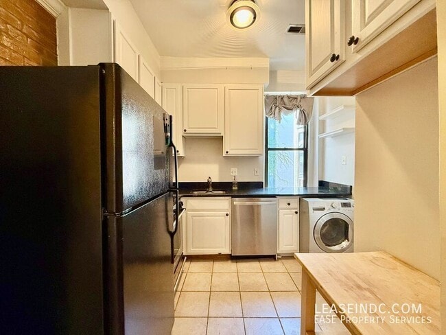 Building Photo - 3238 13th St NW
