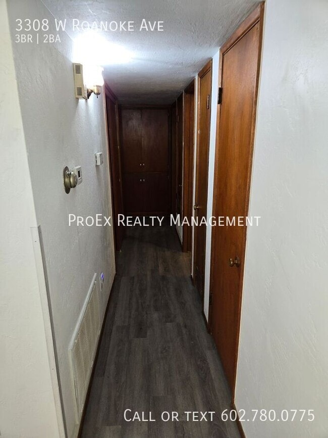 Building Photo - 3308 W Roanoke Ave