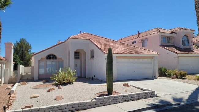 Building Photo - 9725 Sierra Mesa Ave