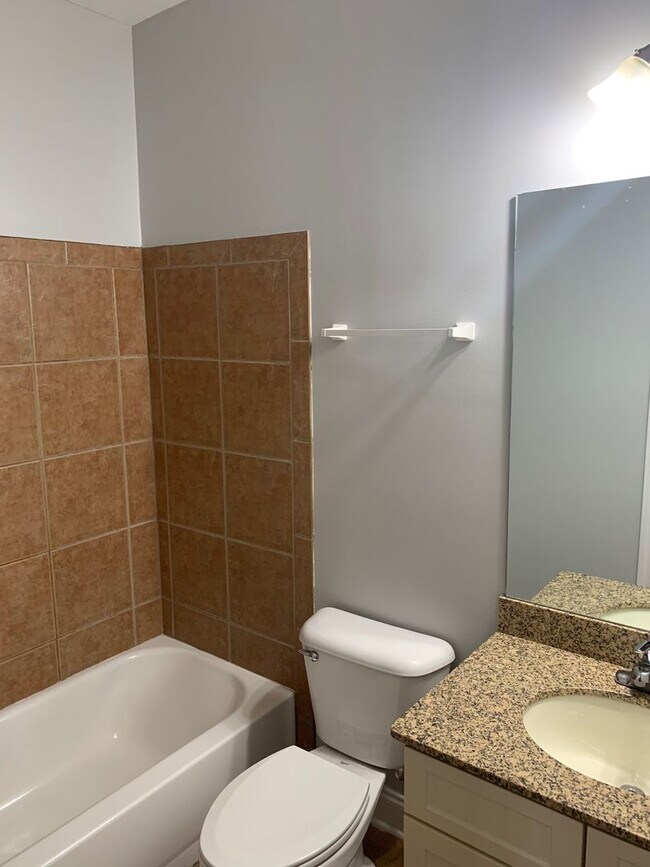 Building Photo - Lovely Eastside Townhome Condo Near Vet School- 3BR/3BATH!