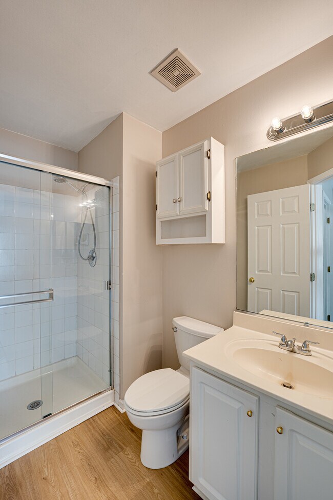 Building Photo - 3399 Ravinia Cir