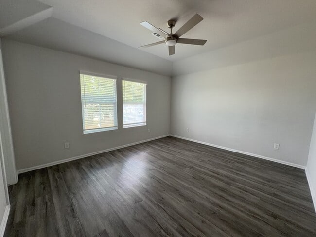 Building Photo - 505 Hines Ave