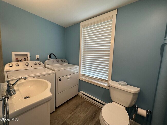 Building Photo - 61 Beekman St