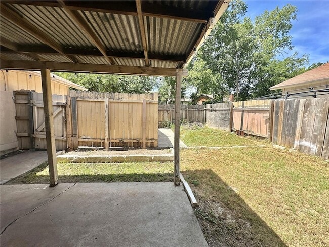 Building Photo - 207 W William Cannon Dr