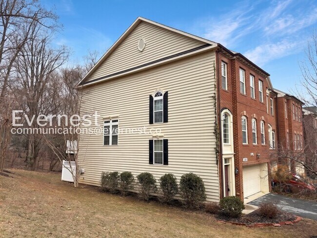 Building Photo - Spacious Living with Fireplace, Deck & Garage / 3 Bed & 4 Bath / Available Now!
