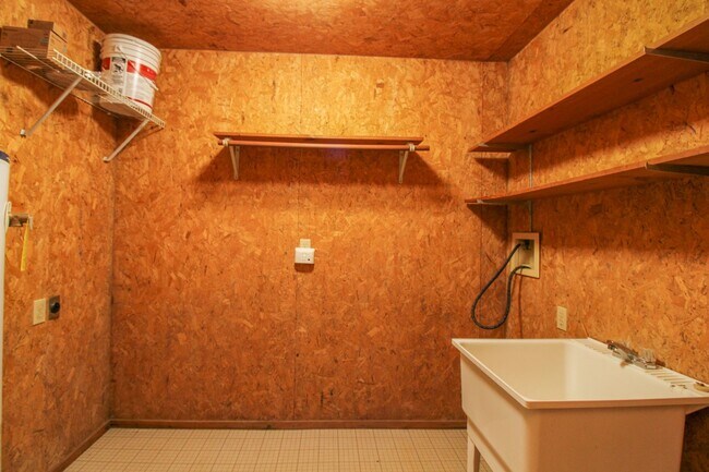 Building Photo - 1812 Sunrise Dr