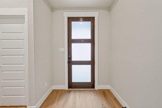 Building Photo - 2216 Inglenook Grv Dr