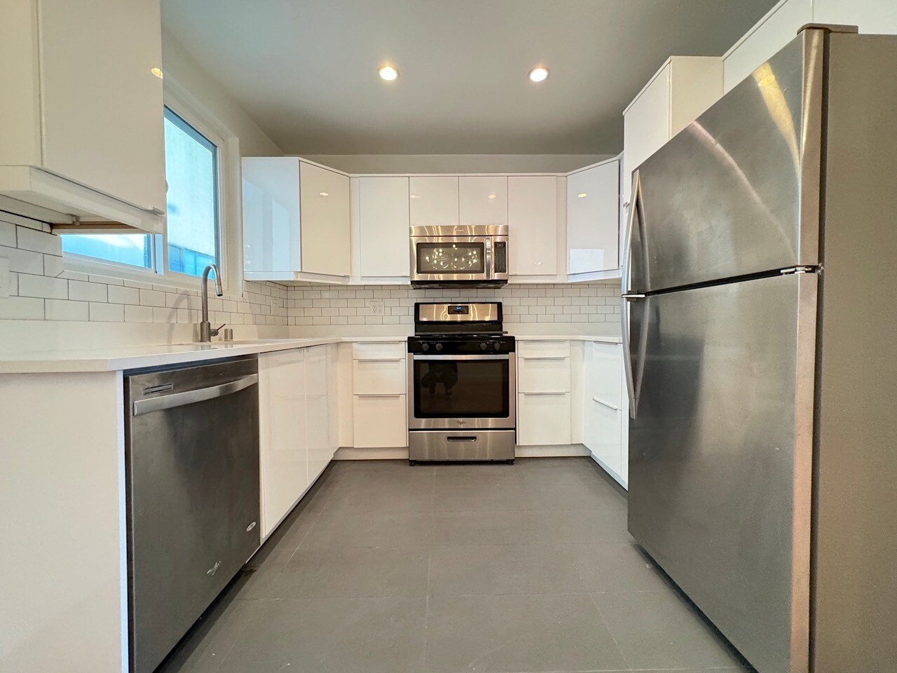 Building Photo - 8585 Pickford St