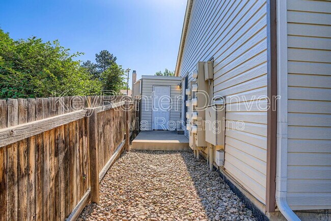 Building Photo - 4675 S Dillon Ct