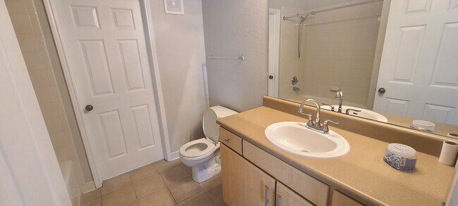 Building Photo - 940 Village Trail