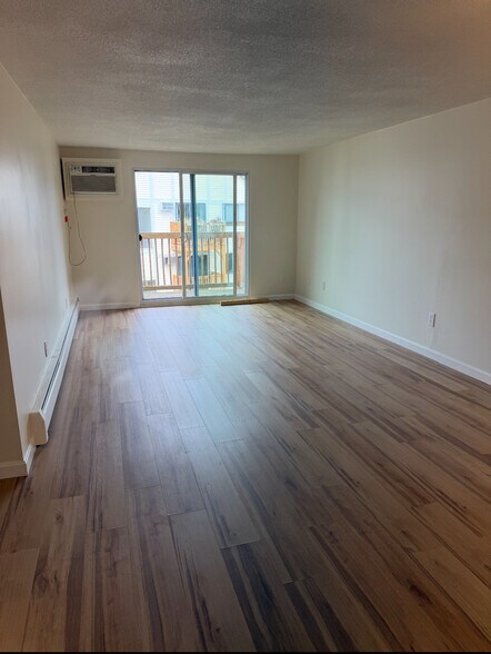 Building Photo - 5 Lancelot Ct