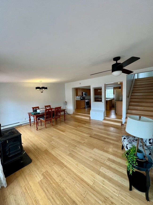 Building Photo - Charming 3-Bedroom Home in Fairbanks / Pet...