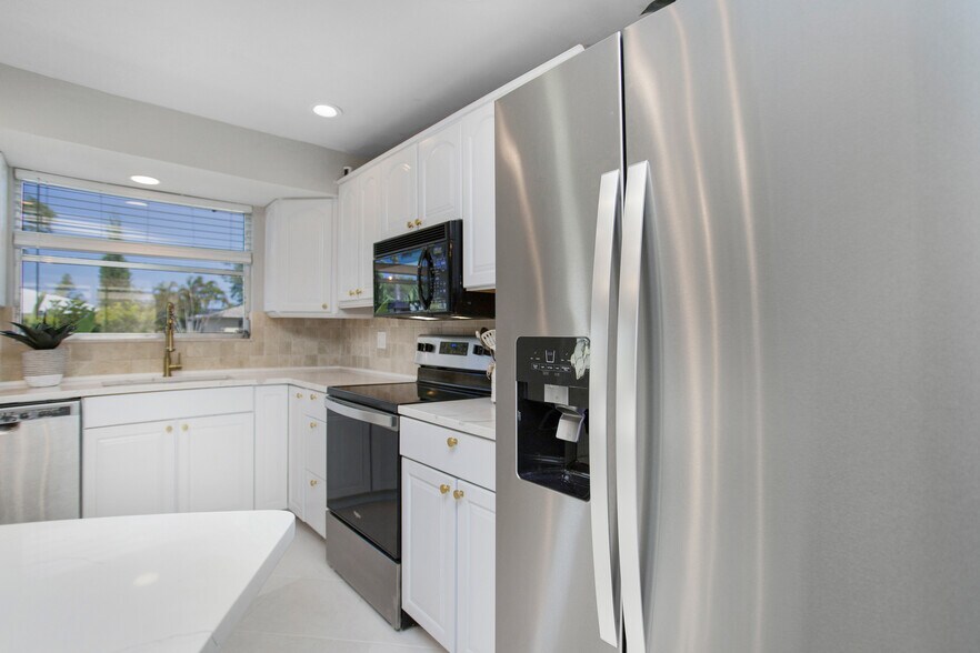 Building Photo - 27 Pebble Beach Blvd