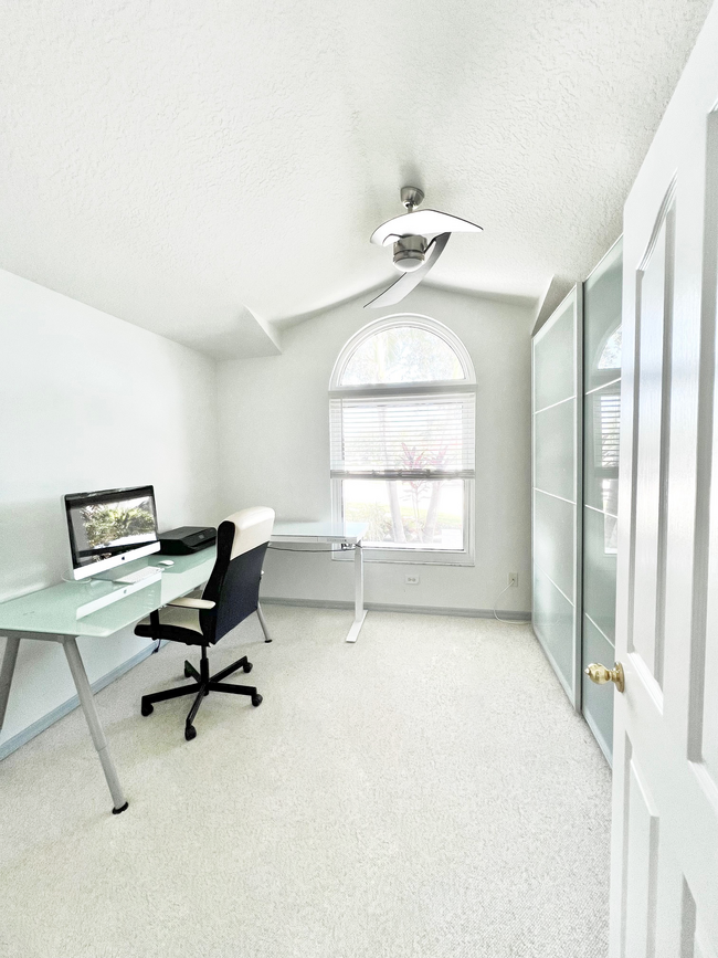 Building Photo - 515 Somerhill Dr NE