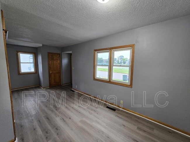 Building Photo - 301 Rath St