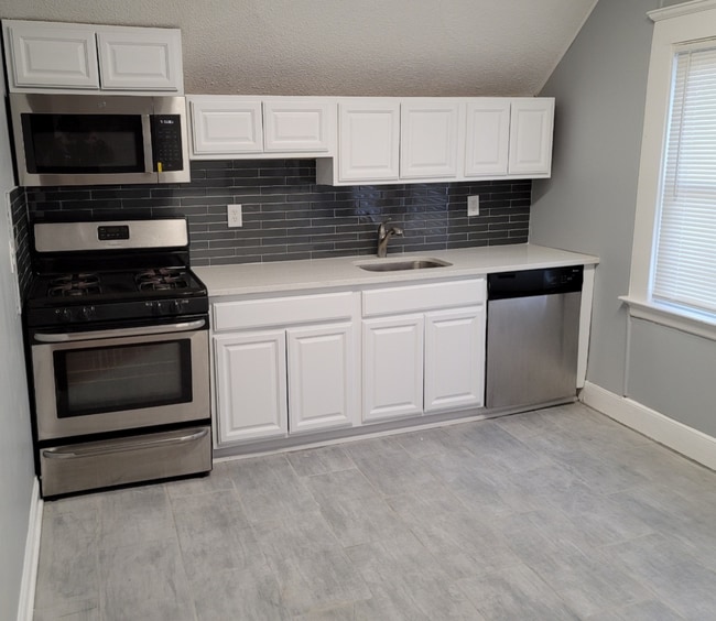 Building Photo - 363 Sherman Ave