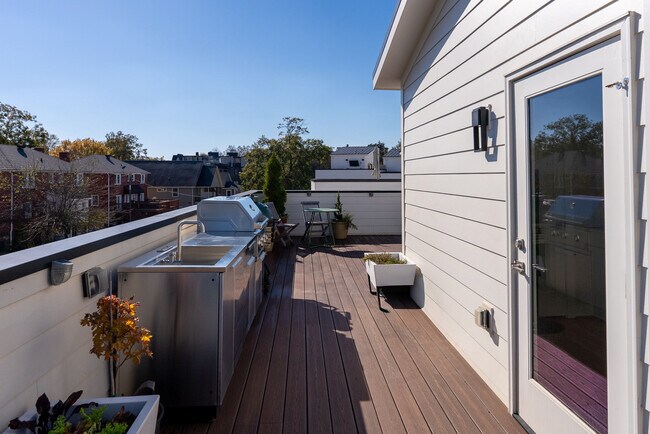 Building Photo - Bradshaw Commons