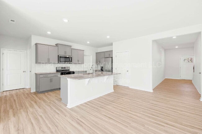 Building Photo - 1837 Vanderlyn St