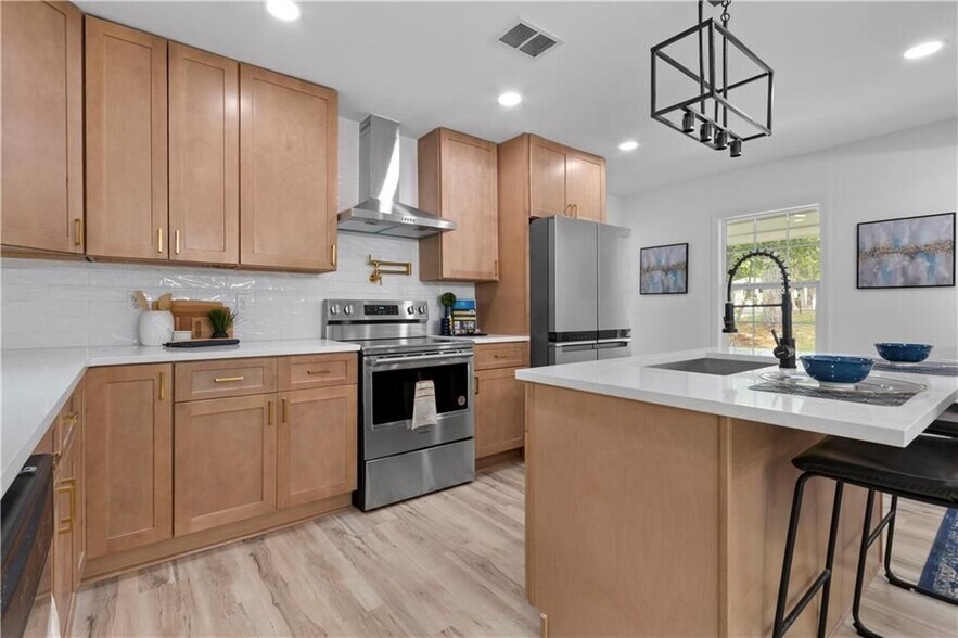 Building Photo - 2014 Fence Rd NE