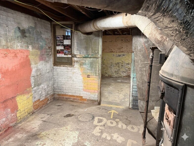 Building Photo - 901 W Main St