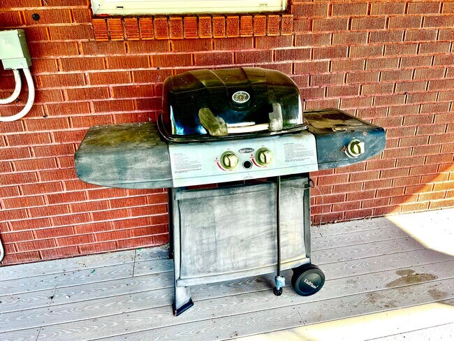 Gas grill included - 3096 S Marie Cir