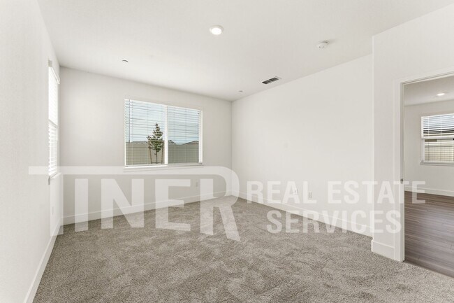 Building Photo - 2231 Oswego St